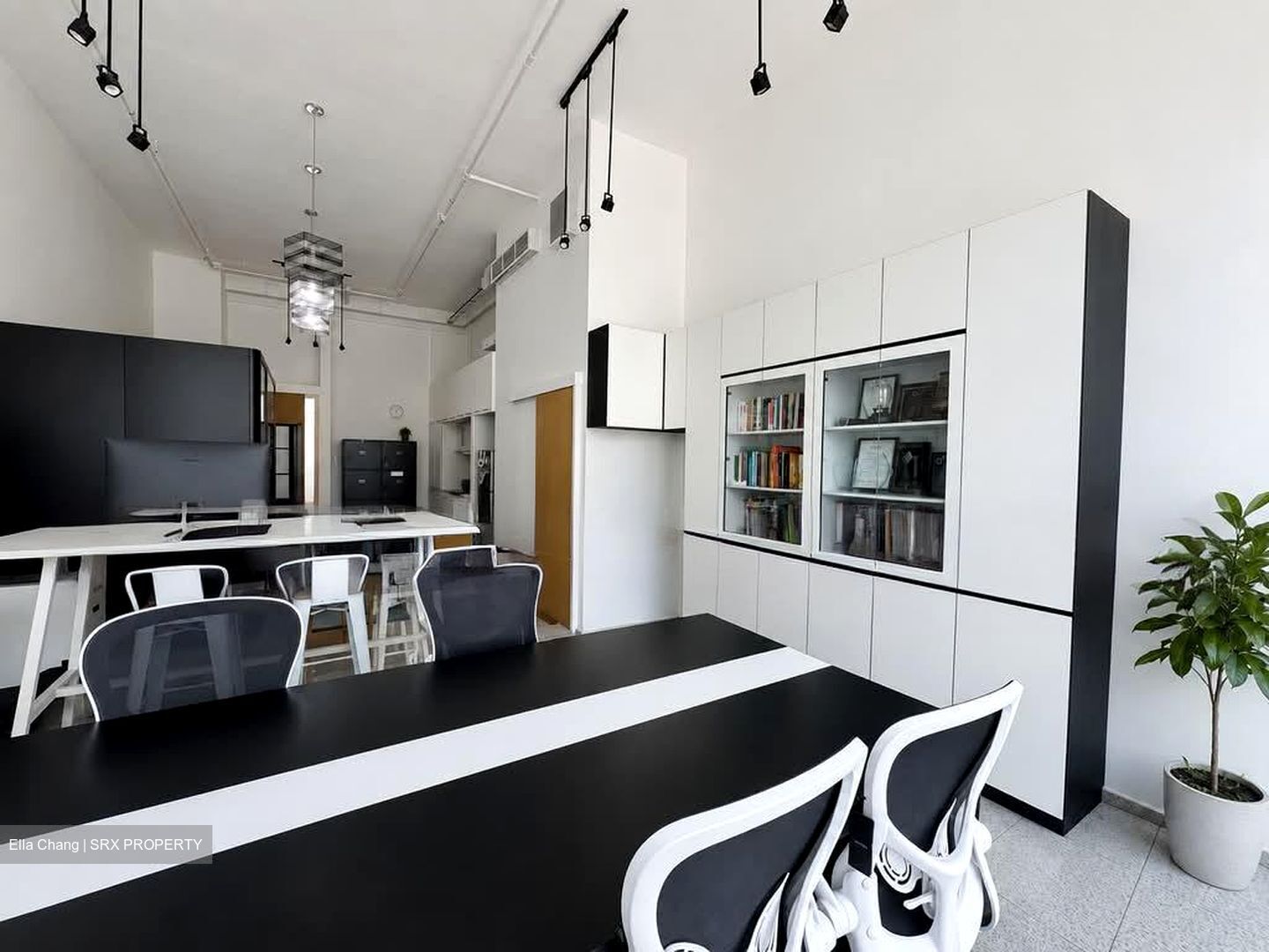 The Central (D1), Office #598077631